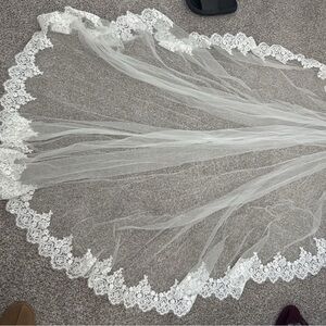 Elegant White Lace Bridal Veil